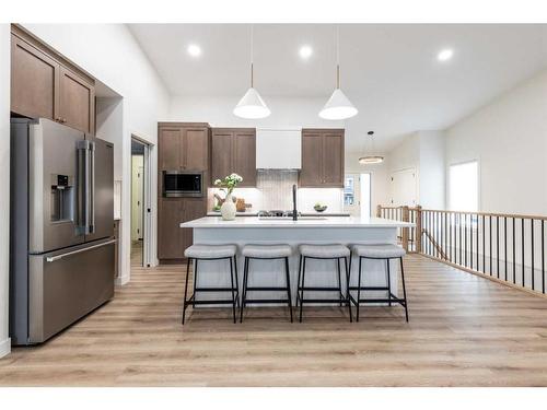 124 Hamptons Crescent Se, Medicine Hat, AB - Indoor Photo Showing Kitchen With Upgraded Kitchen