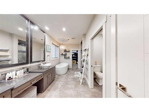 336 Somerside Crescent Se, Medicine Hat, AB - Indoor Photo Showing Bathroom