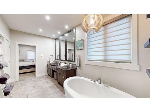 336 Somerside Crescent Se, Medicine Hat, AB - Indoor Photo Showing Bathroom