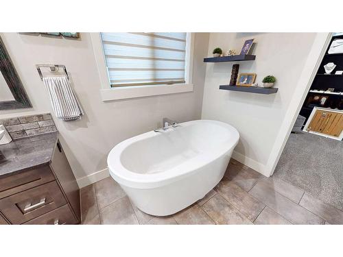 336 Somerside Crescent Se, Medicine Hat, AB - Indoor Photo Showing Bathroom