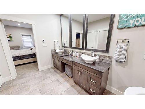 336 Somerside Crescent Se, Medicine Hat, AB - Indoor Photo Showing Bathroom