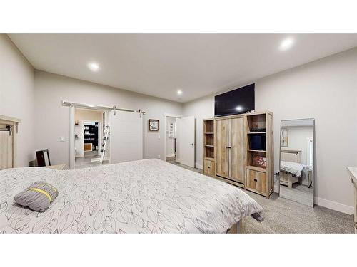 336 Somerside Crescent Se, Medicine Hat, AB - Indoor Photo Showing Bedroom