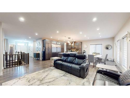 336 Somerside Crescent Se, Medicine Hat, AB - Indoor Photo Showing Living Room