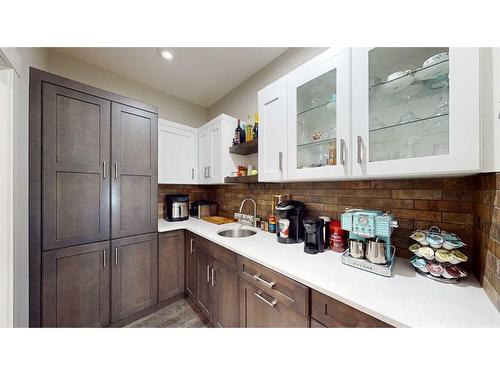 336 Somerside Crescent Se, Medicine Hat, AB - Indoor Photo Showing Kitchen