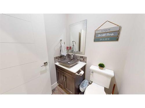 336 Somerside Crescent Se, Medicine Hat, AB - Indoor Photo Showing Bathroom