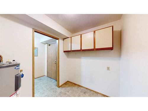 225-3090 15 Avenue Se, Medicine Hat, AB - Indoor Photo Showing Other Room