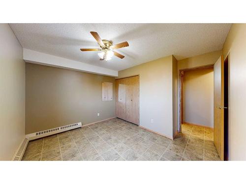 225-3090 15 Avenue Se, Medicine Hat, AB - Indoor Photo Showing Other Room