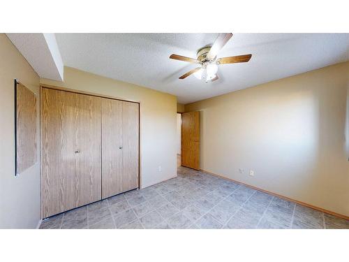 225-3090 15 Avenue Se, Medicine Hat, AB - Indoor Photo Showing Other Room