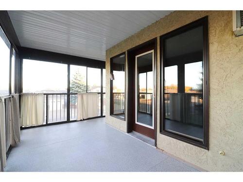 225-3090 15 Avenue Se, Medicine Hat, AB - Outdoor With Balcony With Exterior