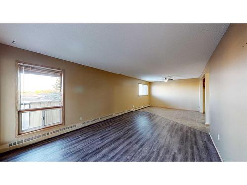 225-3090 15 Avenue Se, Medicine Hat, AB - Indoor Photo Showing Other Room