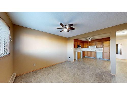 225-3090 15 Avenue Se, Medicine Hat, AB - Indoor