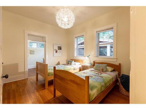 121 1 Street Sw, Medicine Hat, AB - Indoor Photo Showing Bedroom