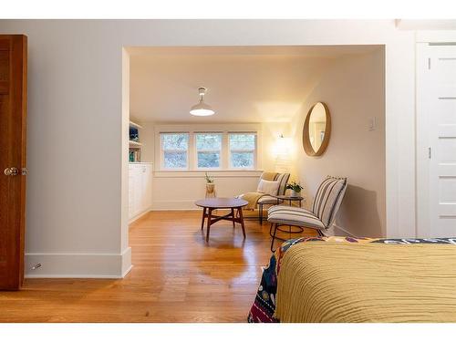 121 1 Street Sw, Medicine Hat, AB - Indoor Photo Showing Bedroom