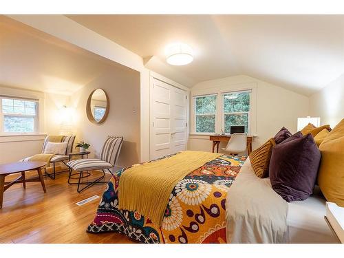 121 1 Street Sw, Medicine Hat, AB - Indoor Photo Showing Bedroom