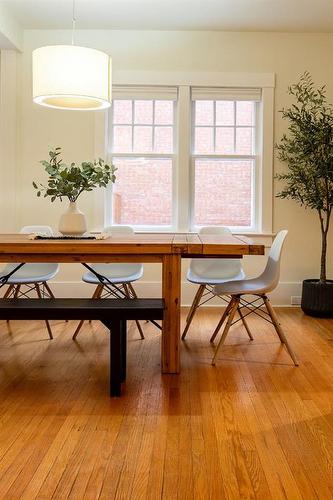 121 1 Street Sw, Medicine Hat, AB - Indoor Photo Showing Dining Room