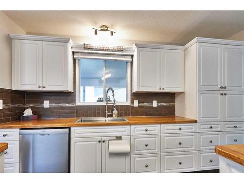 2298 Higdon Avenue Se, Medicine Hat, AB - Indoor Photo Showing Kitchen With Double Sink