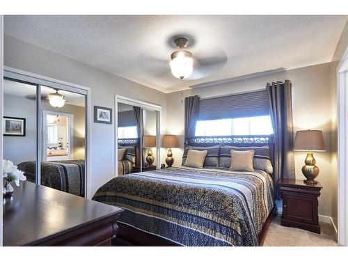 2298 Higdon Avenue Se, Medicine Hat, AB - Indoor Photo Showing Bedroom