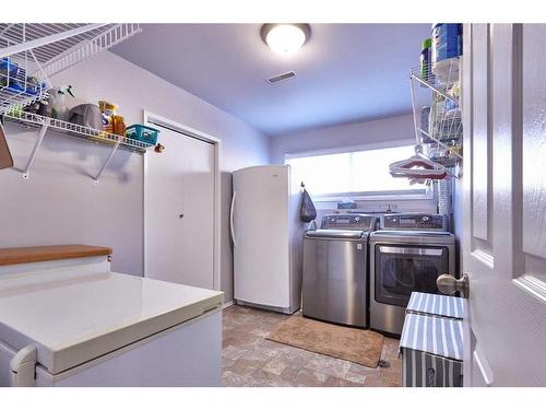 2298 Higdon Avenue Se, Medicine Hat, AB - Indoor Photo Showing Laundry Room