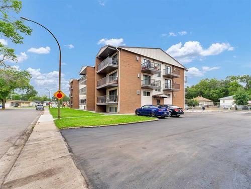 201-130A 2 Street Ne, Medicine Hat, AB - Outdoor With Balcony