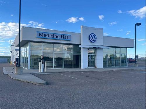 1450 Strachan Road Se, Medicine Hat, AB 