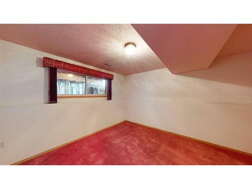 37 Buttercup Court Se, Medicine Hat, AB - Indoor Photo Showing Other Room