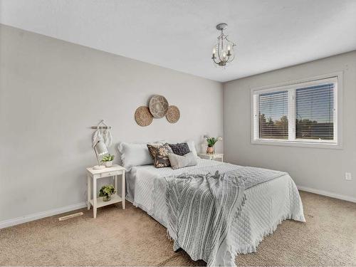 131 Hamptons Way Se, Medicine Hat, AB - Indoor Photo Showing Bedroom