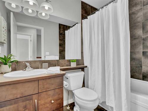 131 Hamptons Way Se, Medicine Hat, AB - Indoor Photo Showing Bathroom