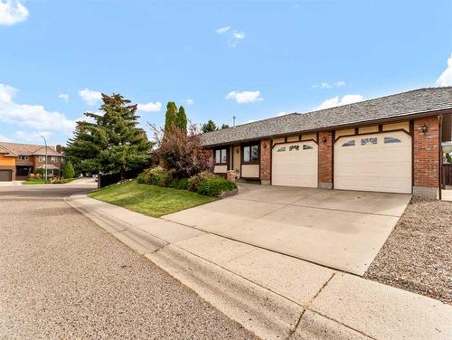 5 Ross View Bay Se, Medicine Hat, AB - Outdoor With Facade