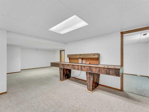 5 Ross View Bay Se, Medicine Hat, AB - Indoor Photo Showing Other Room