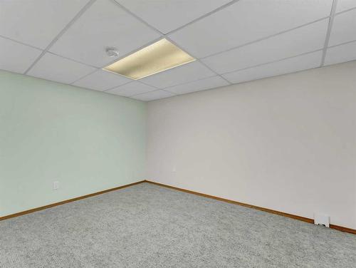 5 Ross View Bay Se, Medicine Hat, AB - Indoor Photo Showing Other Room