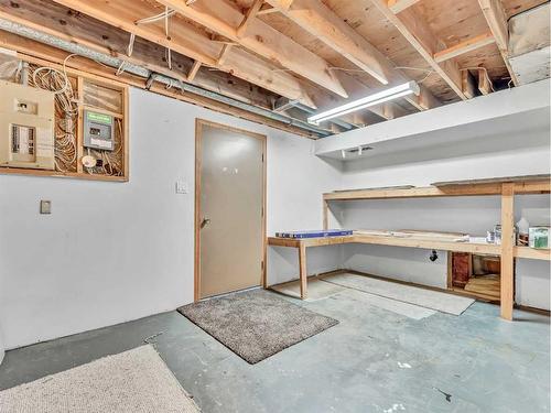 5 Ross View Bay Se, Medicine Hat, AB - Indoor Photo Showing Basement