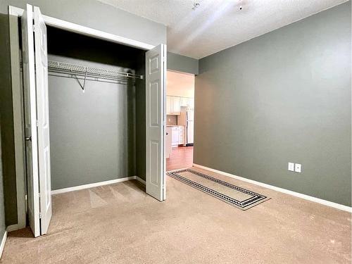 114-1616 Saamis Drive Nw, Medicine Hat, AB - Indoor Photo Showing Other Room