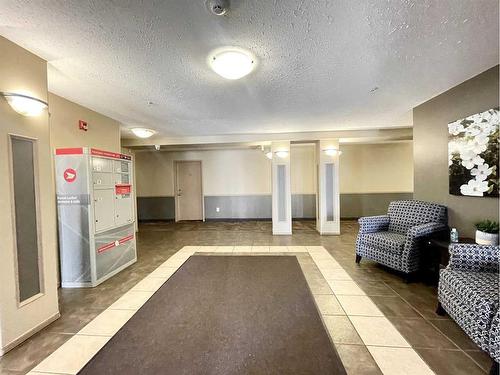 114-1616 Saamis Drive Nw, Medicine Hat, AB - Indoor Photo Showing Other Room