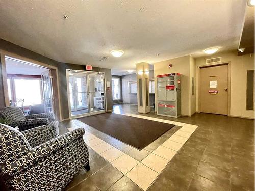 114-1616 Saamis Drive Nw, Medicine Hat, AB - Indoor Photo Showing Other Room