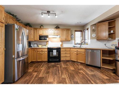 96 Shannon Drive Se, Medicine Hat, AB - Indoor Photo Showing Kitchen