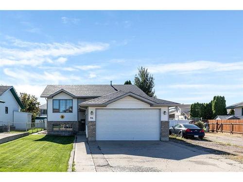 96 Shannon Drive Se, Medicine Hat, AB - Outdoor With Facade