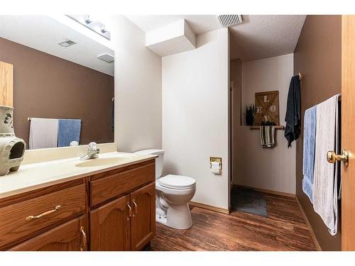 96 Shannon Drive Se, Medicine Hat, AB - Indoor Photo Showing Bathroom