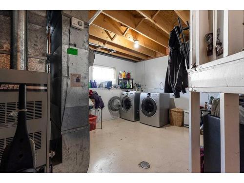 96 Shannon Drive Se, Medicine Hat, AB - Indoor Photo Showing Laundry Room