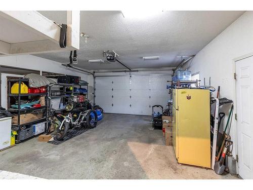 96 Shannon Drive Se, Medicine Hat, AB - Indoor Photo Showing Garage