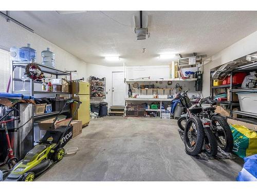 96 Shannon Drive Se, Medicine Hat, AB - Indoor Photo Showing Garage