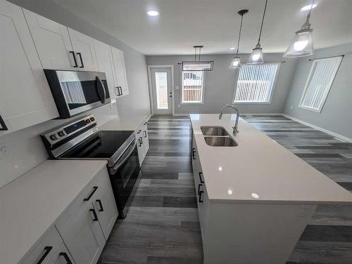 5354 Southlands Drive Se, Medicine Hat, AB - Indoor Photo Showing Kitchen With Double Sink