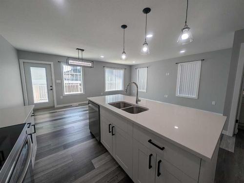 5354 Southlands Drive Se, Medicine Hat, AB - Indoor Photo Showing Kitchen With Double Sink