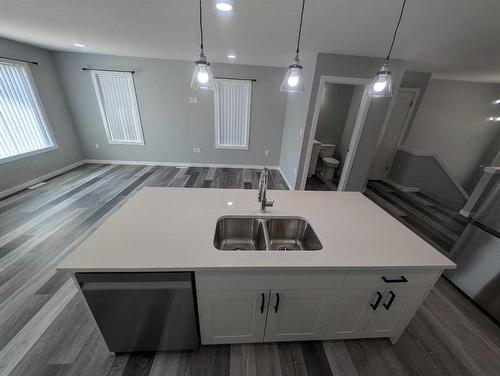 5354 Southlands Drive Se, Medicine Hat, AB - Indoor Photo Showing Kitchen With Double Sink