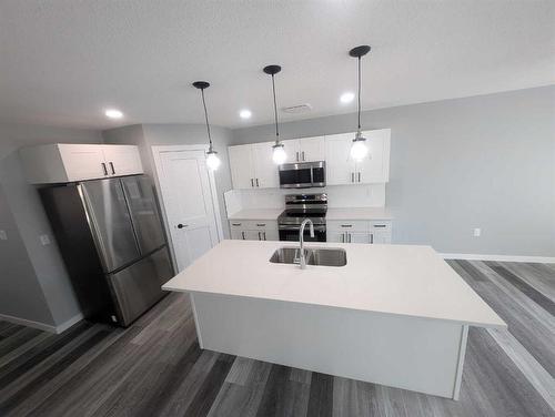 5354 Southlands Drive Se, Medicine Hat, AB - Indoor Photo Showing Kitchen With Upgraded Kitchen