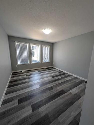 5354 Southlands Drive Se, Medicine Hat, AB - Indoor Photo Showing Other Room