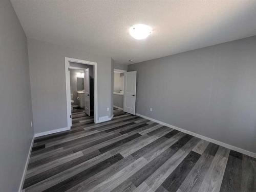 5354 Southlands Drive Se, Medicine Hat, AB - Indoor Photo Showing Other Room