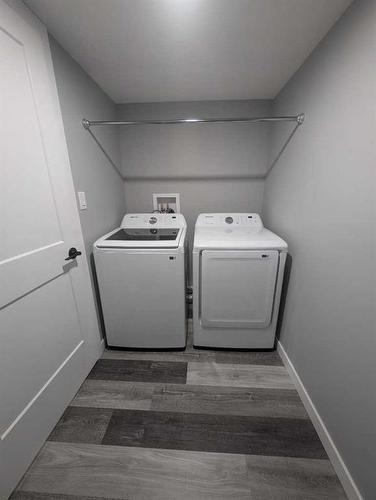 5354 Southlands Drive Se, Medicine Hat, AB - Indoor Photo Showing Laundry Room