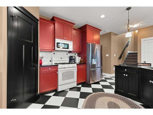 210 6 Avenue, Rural Cypress County, AB - Indoor Photo Showing Kitchen