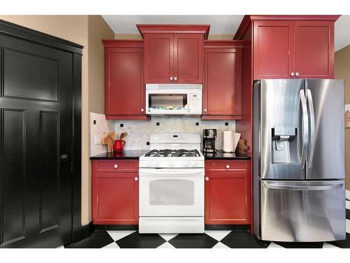 210 6 Avenue, Rural Cypress County, AB - Indoor Photo Showing Kitchen