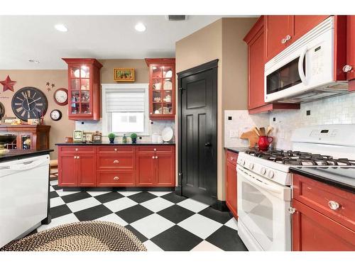 210 6 Avenue, Rural Cypress County, AB - Indoor Photo Showing Kitchen